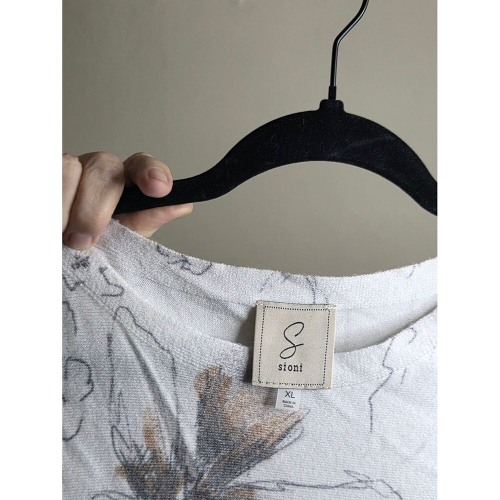 Sioni White Top with Brown & Gray Floral Sketch - Picture 3 of 3